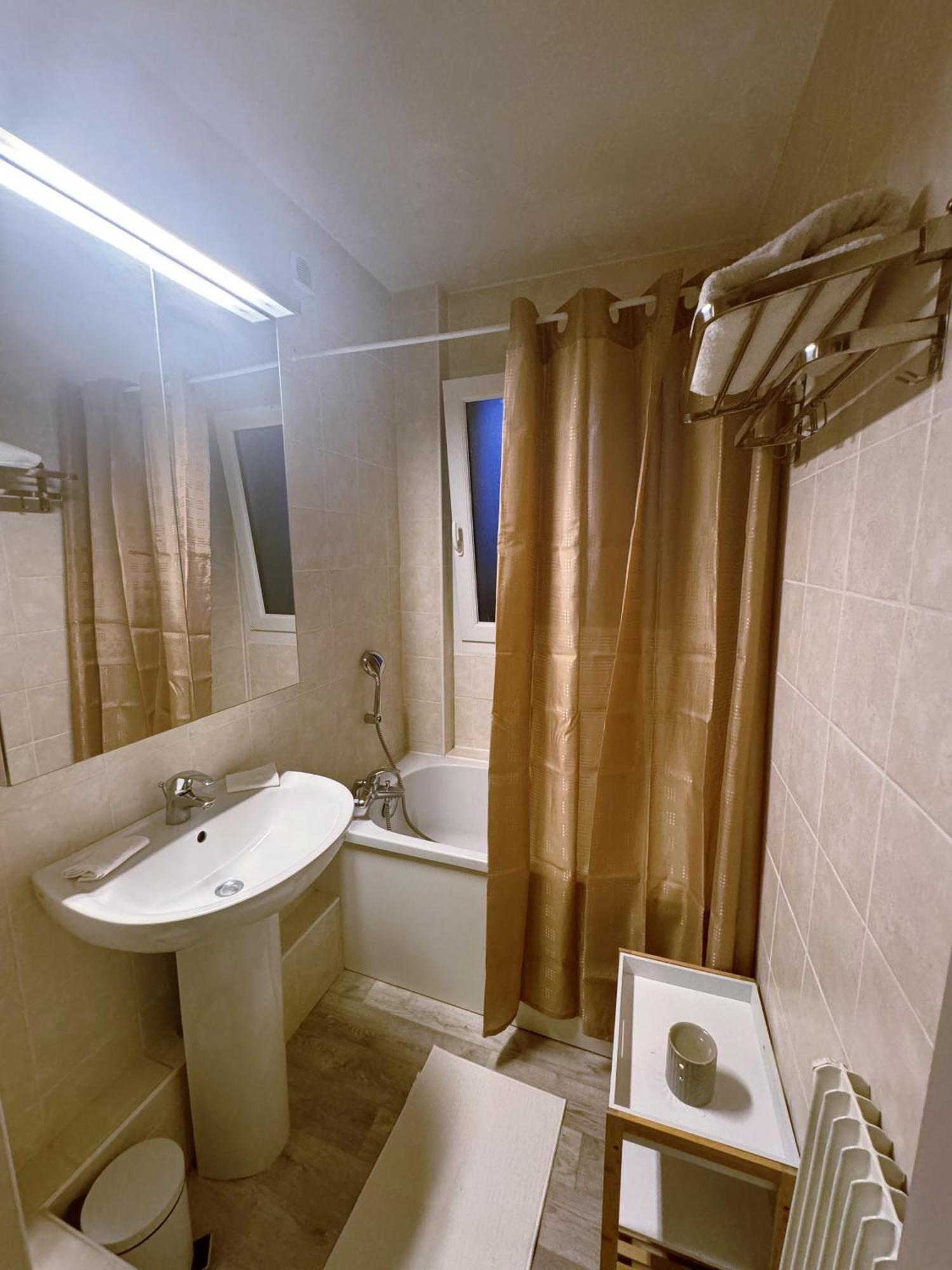 Le 6Eme Ciel Apartment Arras Bagian luar foto